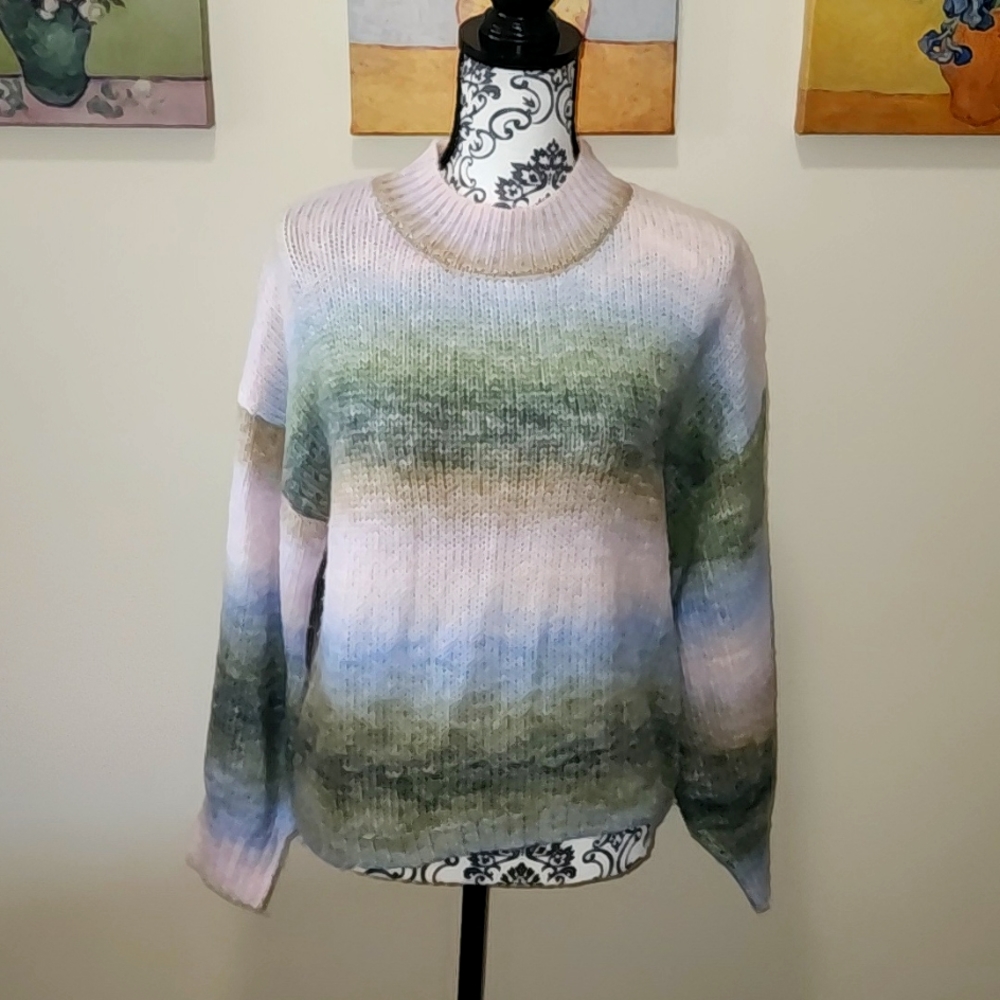 Ultra Flirt brand umbre sz L sweater slightly cropped